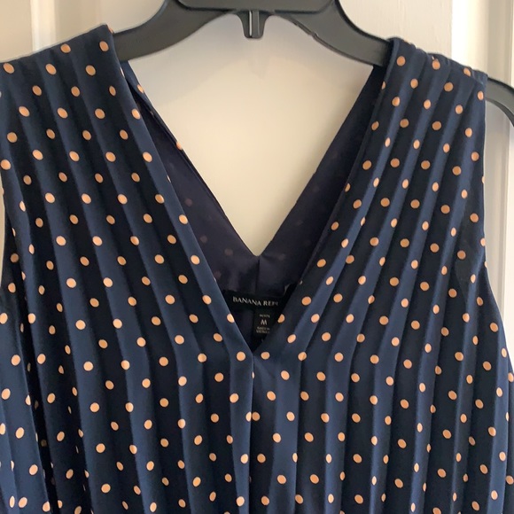 Banana Republic NWT polka dot v neck blouse - Picture 3 of 12